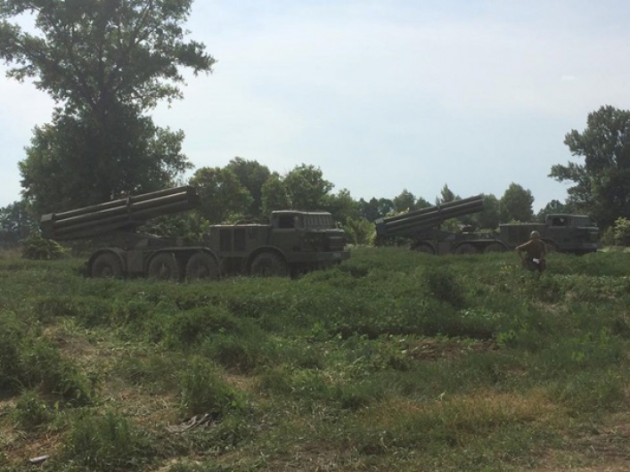 На восток Украины прибыла тяжелая военная техника.