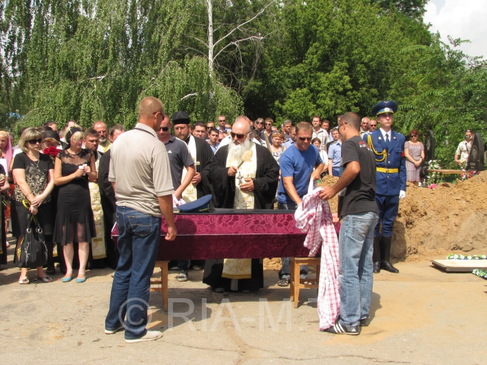 Похороны мелитопольских летчиков (кладбище)