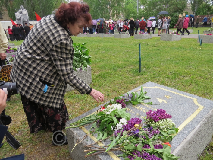 Маки на Братском кладбище