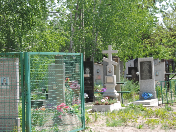 Вандализм на кладбище