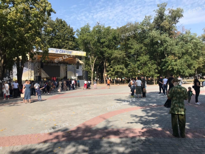 Парк Горького в Мелитополе гуляния