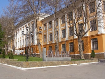 В Мелитопольском педуниверситете еще одному студенту стало плохо. "Скорую" дождались через 20 минут