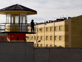 В Грузии заключенные объявили голодовку с требованием освободить "воров в законе"