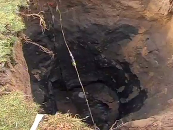 Вызов с упавшим в канализационную яму оказался ложным (видео)