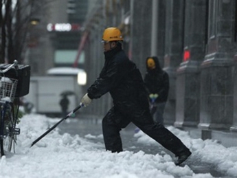 В Японии страховые выплаты пострадавшим от снегопадов достигли $600 млн(видео)