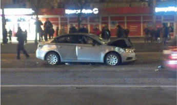 Евромайдановцы пытались вытащить водителя авто, а он ранил случайную прохожую - МВД