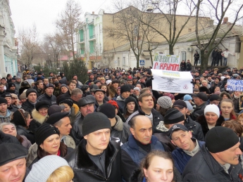"Русский марш" в Мелитополе. Несколько тысяч горожан пикетировали исполком