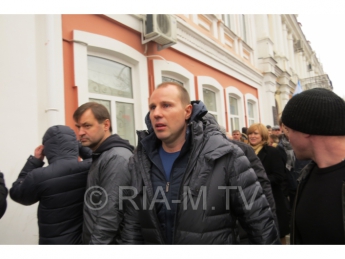 И.о. мэра  Мелитополя Сергей Минько призвал пикетчиков верить авторитетным людям. Видео обращения к мелитопольцам