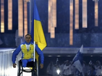 На Паралимпиаде зрители стоя приветствовали знаменосца сборной Украины(видео)
