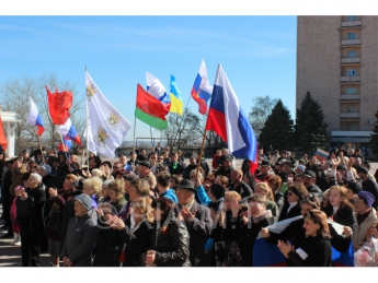 От губернатора Баранова на митинге потребовали проведения референдума