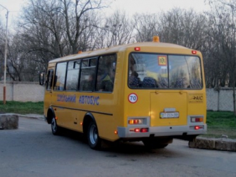 Феодосийских морпехов в Мелитополь привезли в школьных автобусах (видео)