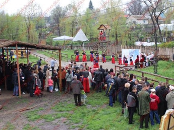Запорожцы отметили Пасху с казаками у 700-летнего дуба (фото)