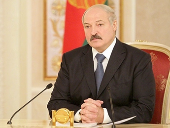 Лукашенко говорит, что не боится российских танков, "засевших" на границе