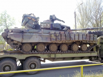 Сегодня по мелитопольскому району шли танки Т - 64 (подборка видео)