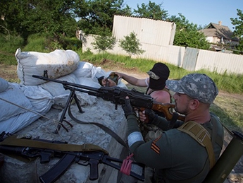 Украинских военных возле Славянска обстреляли снайперы - Минобороны