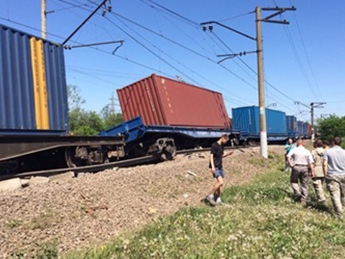 Причиной железнодорожной аварии в Подмосковье стал лопнувший рельс (видео)