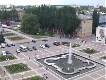 На центральной площади заработал фонтан (онлайн видео)