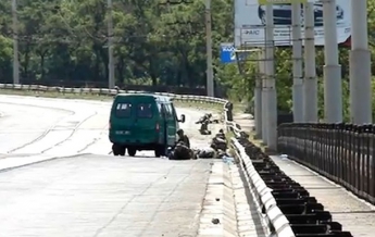В Мариуполе обстреляли пограничников: есть погибшие и раненые (видео)