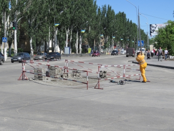 Неравнодушные мелитопольцы уже сами взялись за ремонт дороги (фото)