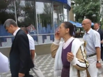 В центре города команду местных чиновников призывали покаяться пока не поздно (видео)
