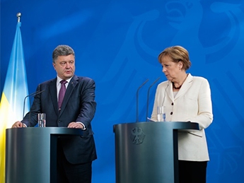 Порошенко рассказал Меркель, от чего зависит реализация его мирного плана