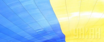 В Одессе развернули самый большой флаг Украины