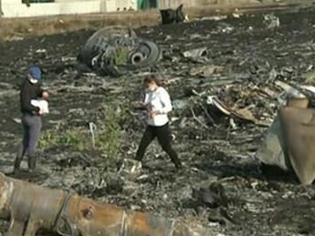 Следователи на месте катастрофы Боинга - репортаж (видео)