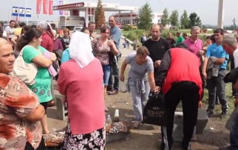 В Черновицкой области недовольные мобилизацией перекрыли дорогу (видео)