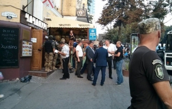 Захватчиков ресторана в Киеве оставили за решеткой на два месяца