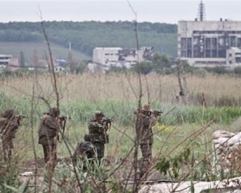 В аэропорту Донецка украинских бойцов обстреляли из "Градов" и минометов