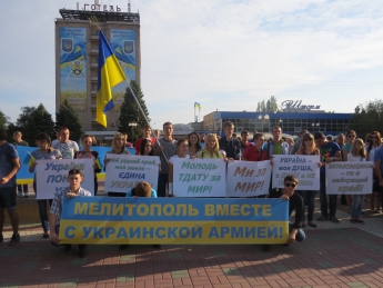 Бюджетный "Марш мира" проиграл акции общественников против оккупации Мелитополя