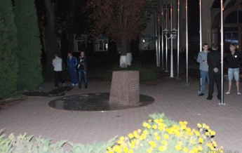 В Одессе снесли "памятник Кивалову" (видео)