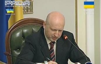 Турчинов подписал закон о люстрации и передал его на подпись Порошенко (видео)