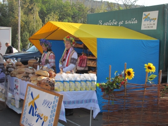 Предприниматели устроили сине-желтую ярмарку (фото)