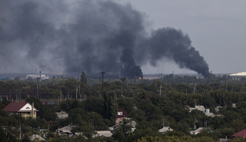 По всему Донецку раздаются мощные взрывы (фото, видео)