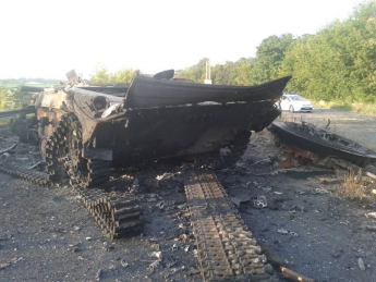 За сутки боевики на востоке потеряли два танка и десяток террористов