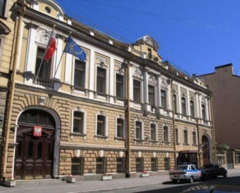 Власти Петербурга выдворяют послов Польши из здания консульства