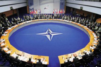 Украина возобновляет интеграцию в НАТО - Порошенко
