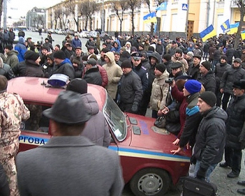 Митингующие призвали Порошенко уволить губернатора Винничины