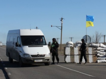 Украина возобновила пропуск машин в Крыму