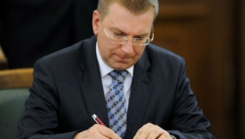 ЕС обсудит отмену санкций против России, если будет "прогресс" в Украине, - глава МИД Латвии