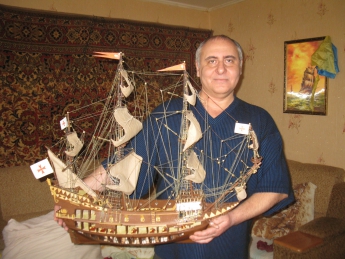 Мастер создал домашний порт для легендарных кораблей (фото)