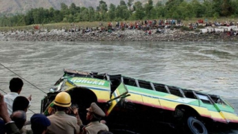 В Китае автобус упал в реку, погиб 21 человек