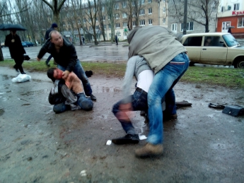 Пострадавшие в перестрелке парни - жители Луганской области (фото нападения)
