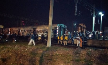 В Аргентине пассажирский поезд столкнулся с локомотивом, есть пострадавшие