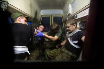 За минувшие сутки в Донецкой области ранены 15 военных и одна мирная жительница, - ДонВГА