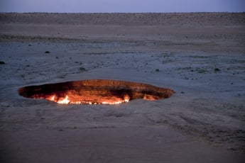 В Туркменистане увековечат "Врата Ада", которые 44 года подряд горят среди пустыни