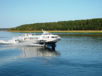 На озере Байкал загорелся теплоход со 120 пассажирами на борту