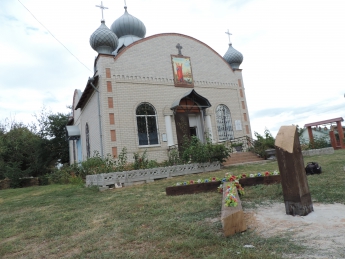 Варвары спилили крест в храме Андрея Первозванного (фото)