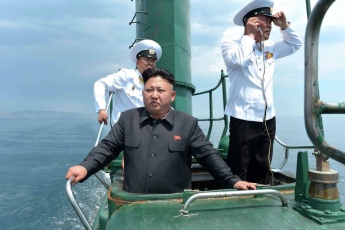 КНДР вывела в море 50 подводных лодок и удвоила артиллерию на границе